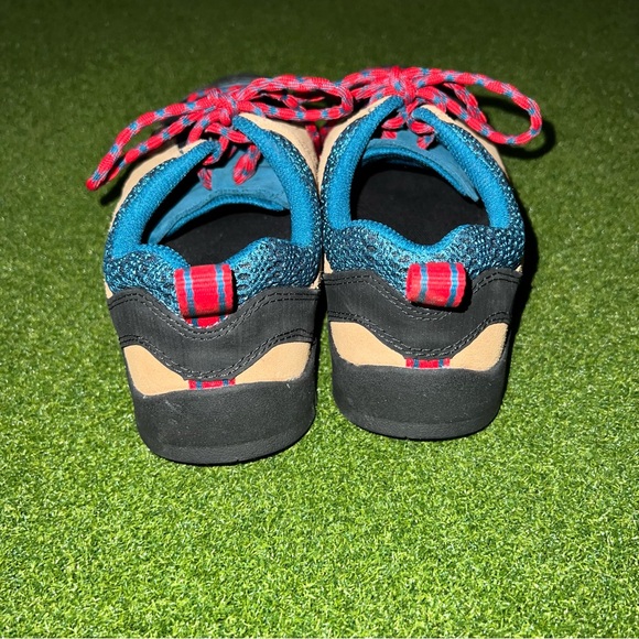 Keen women’s lace up jasper rocks sneaker in fjord blue, safari, & red - Picture 6 of 16